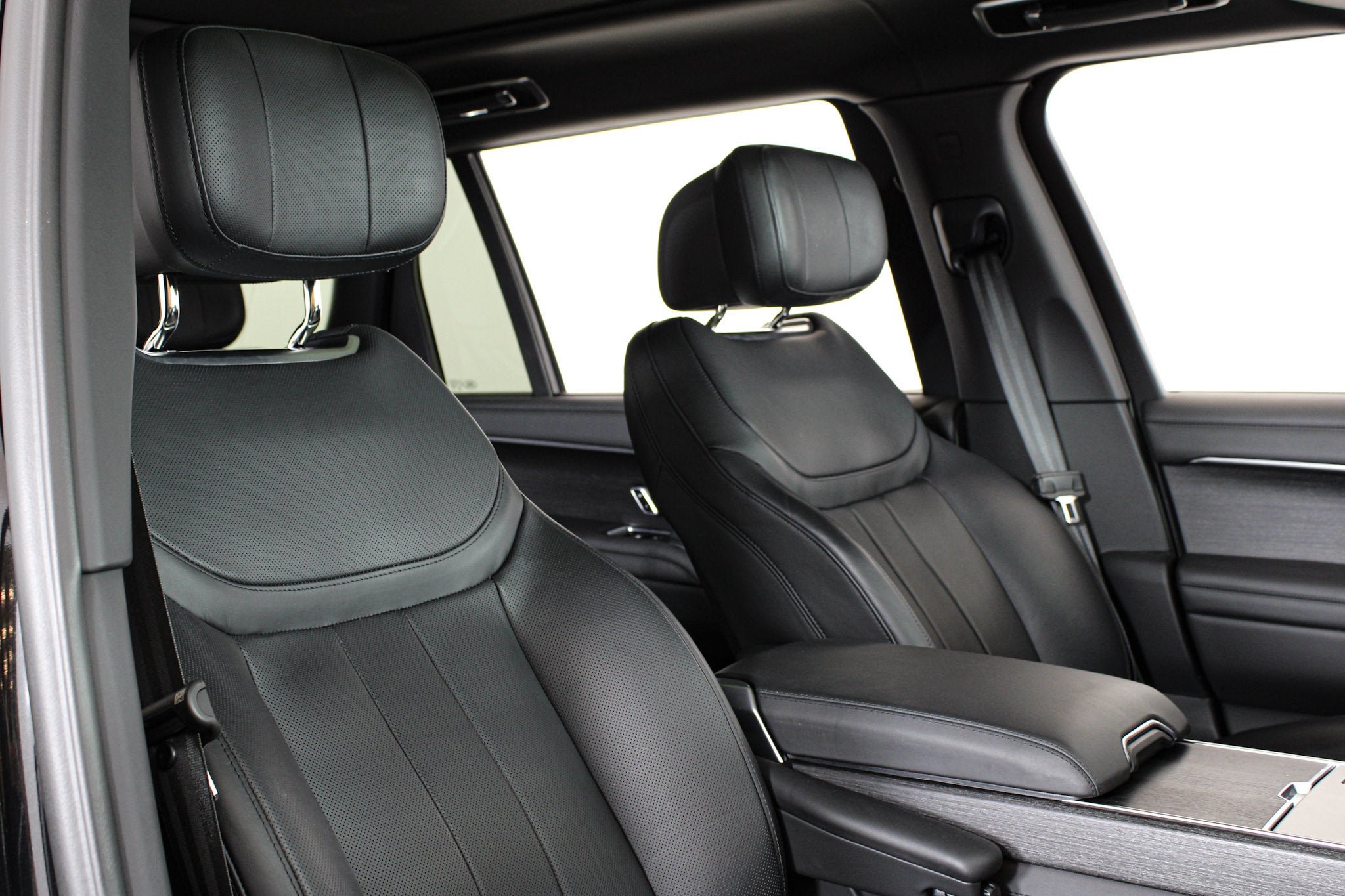 Used 2025 Black Land Rover Autobiography image 23