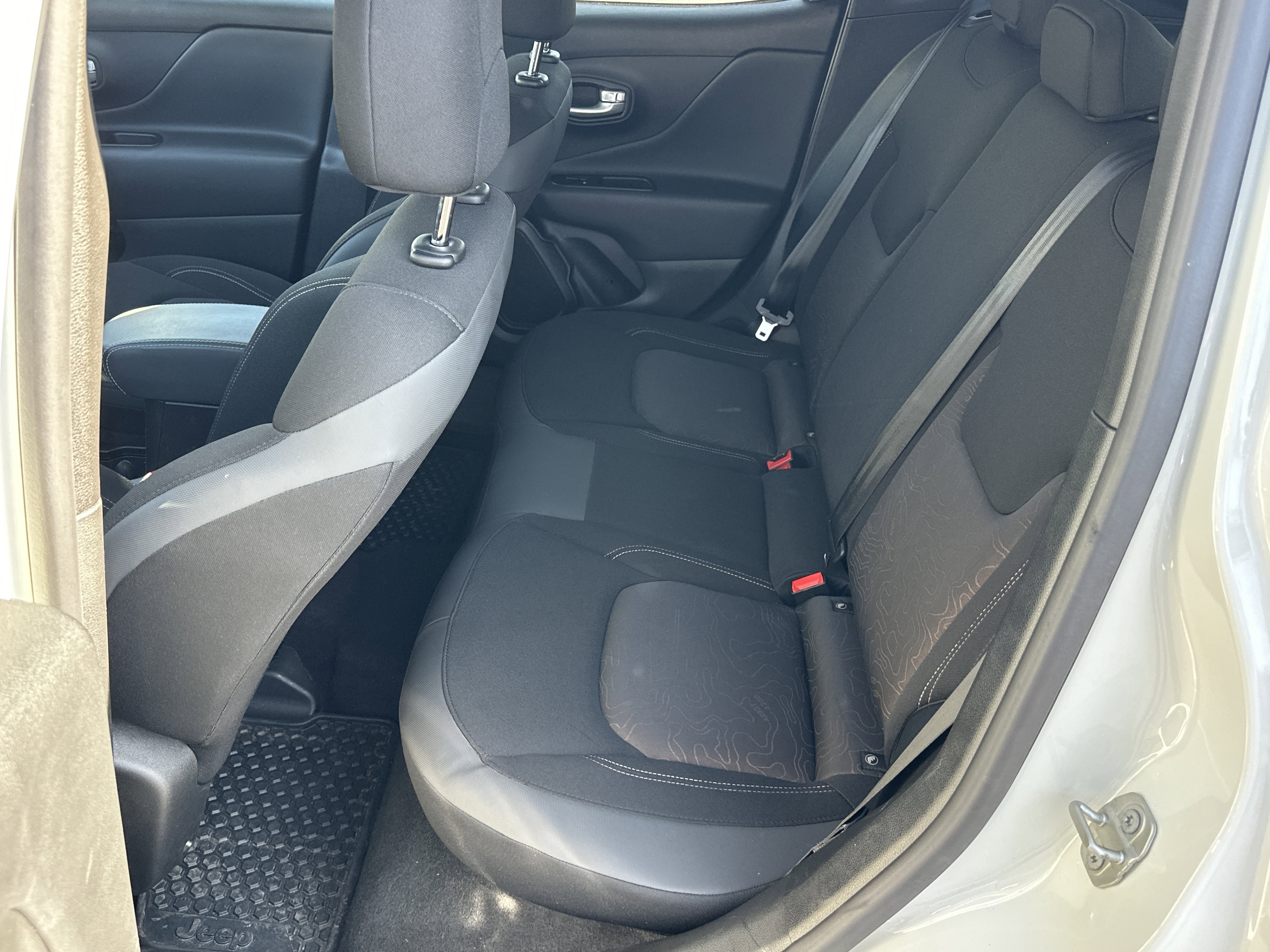 Used 2023 Alpine White Clearcoat Jeep Upland image 21