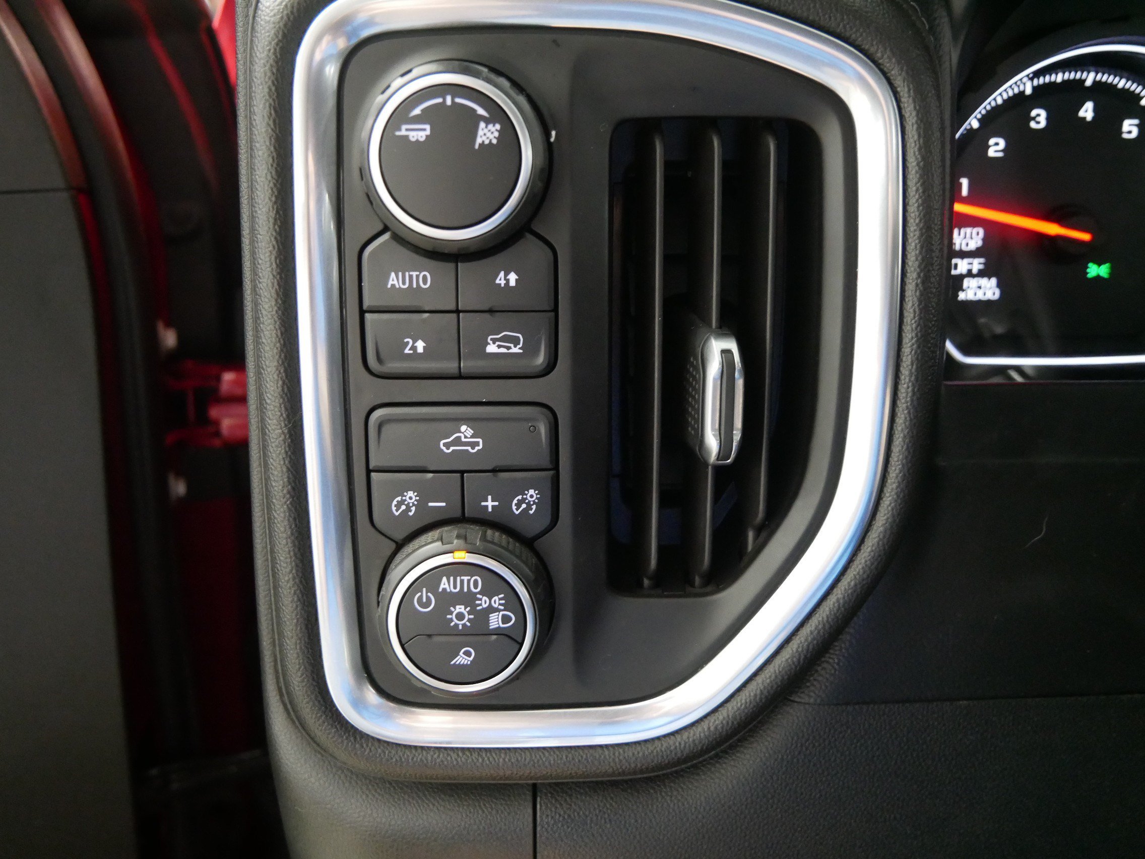 Used 2019 CAJUN RED TINTCOAT Chevrolet LT image 26