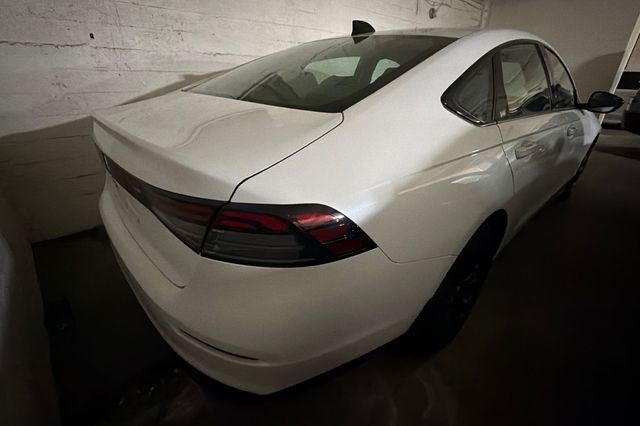 Certified Used 2025 Platinum White Pearl Honda SE image 7