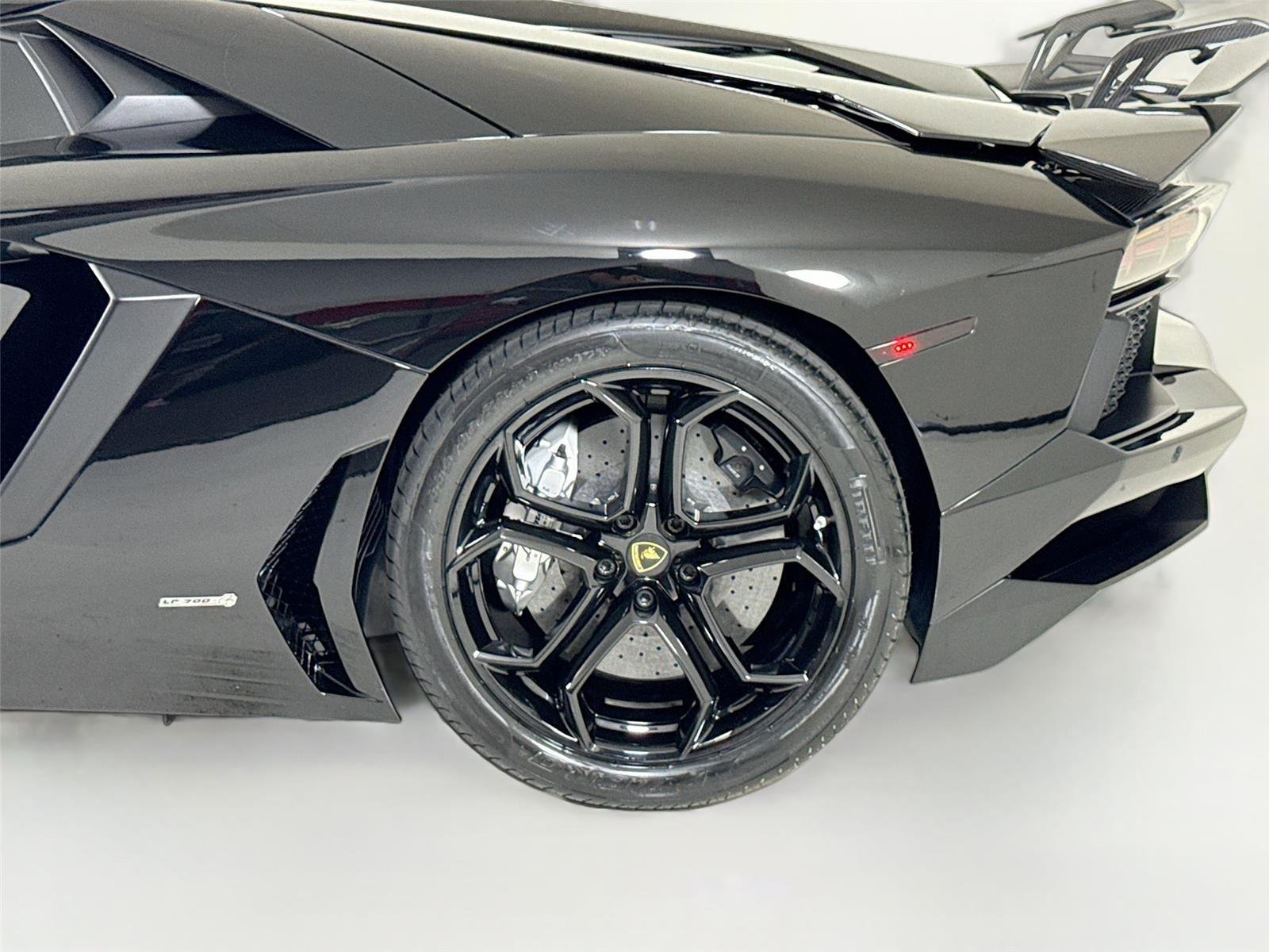 Used 2016 Nero Aldebaran Lamborghini LP 700-4 | Vorsteiner Carbon Wing | Carbon Interior image 39
