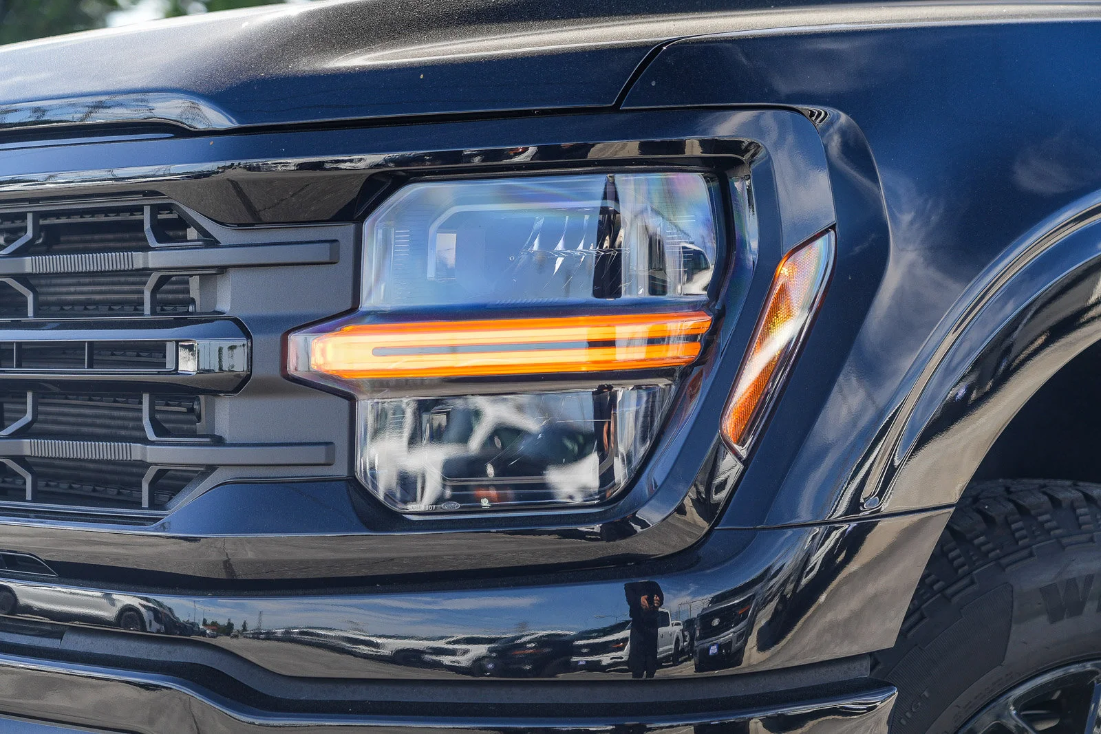 New 2026 Agate Black Metallic Ford XLT image 2