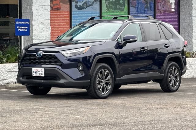 Used 2024  Toyota XLE Premium image 8
