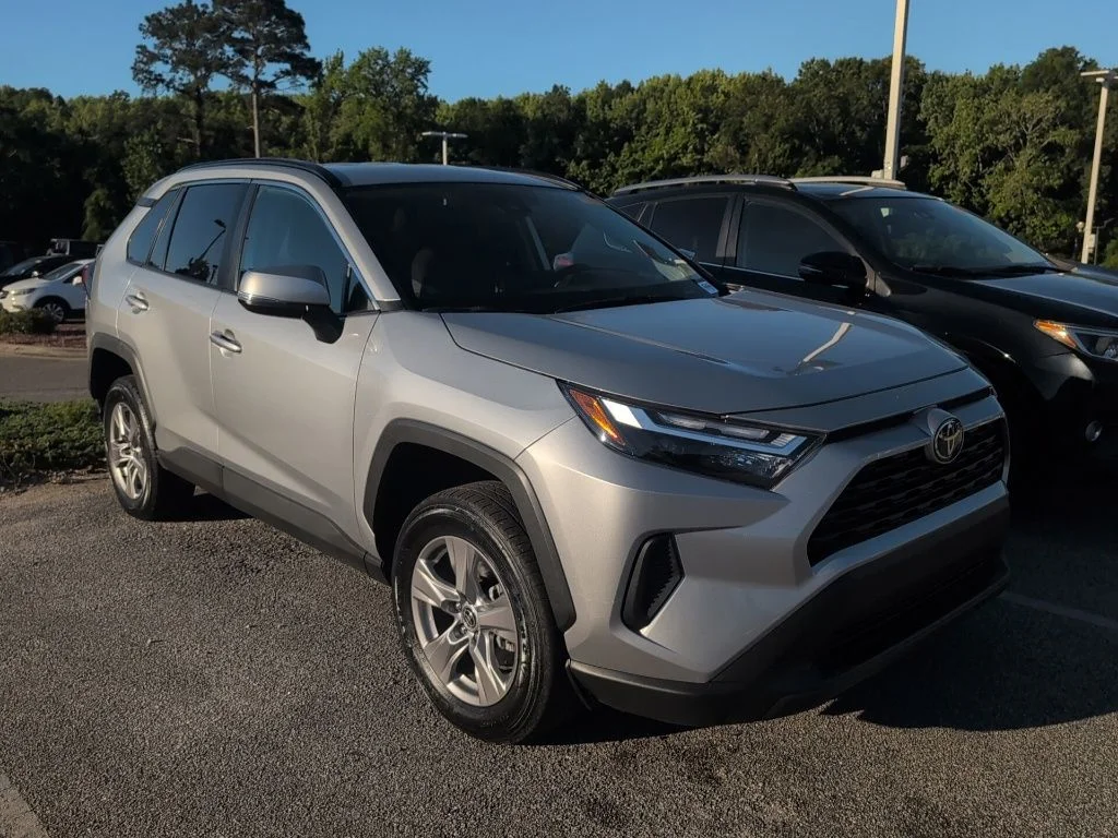 2025 Toyota RAV4 XLE FWD's photo