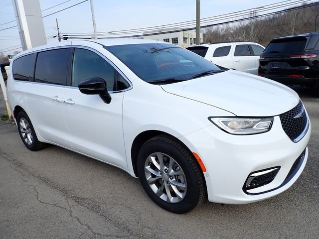 New 2026 Bright White Clear-Coat Exterior Paint Chrysler Select image 9