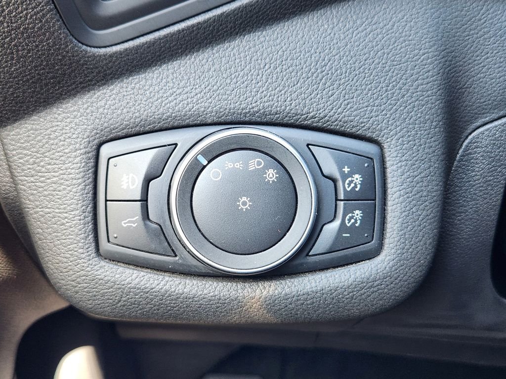 Used 2018 Silver Ford SE image 23