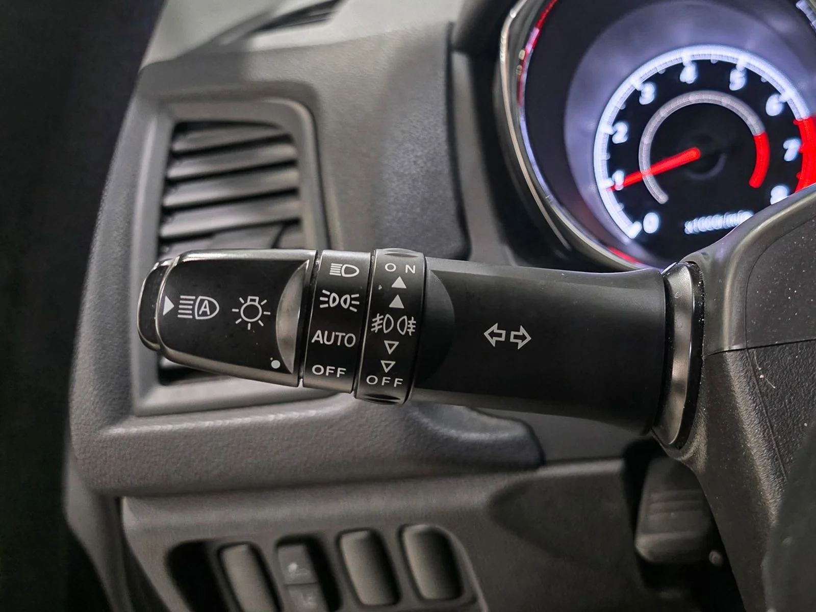 Used 2024  Mitsubishi  image 36