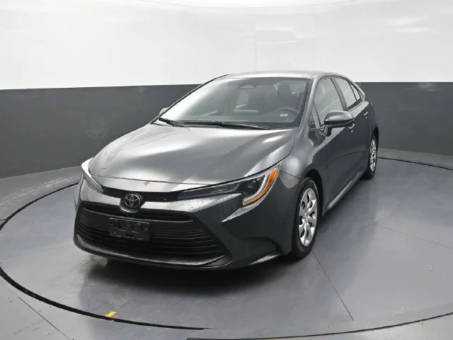 Used 2025  Toyota LE image 2