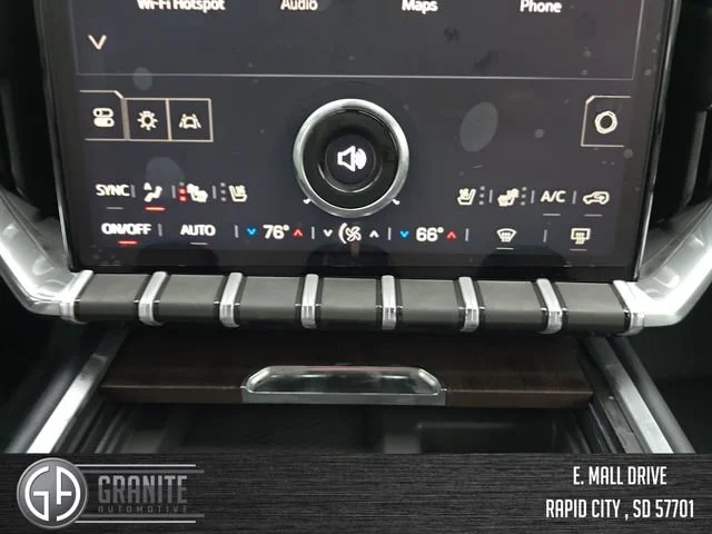2026 GMC Acadia Denali - Photo 18