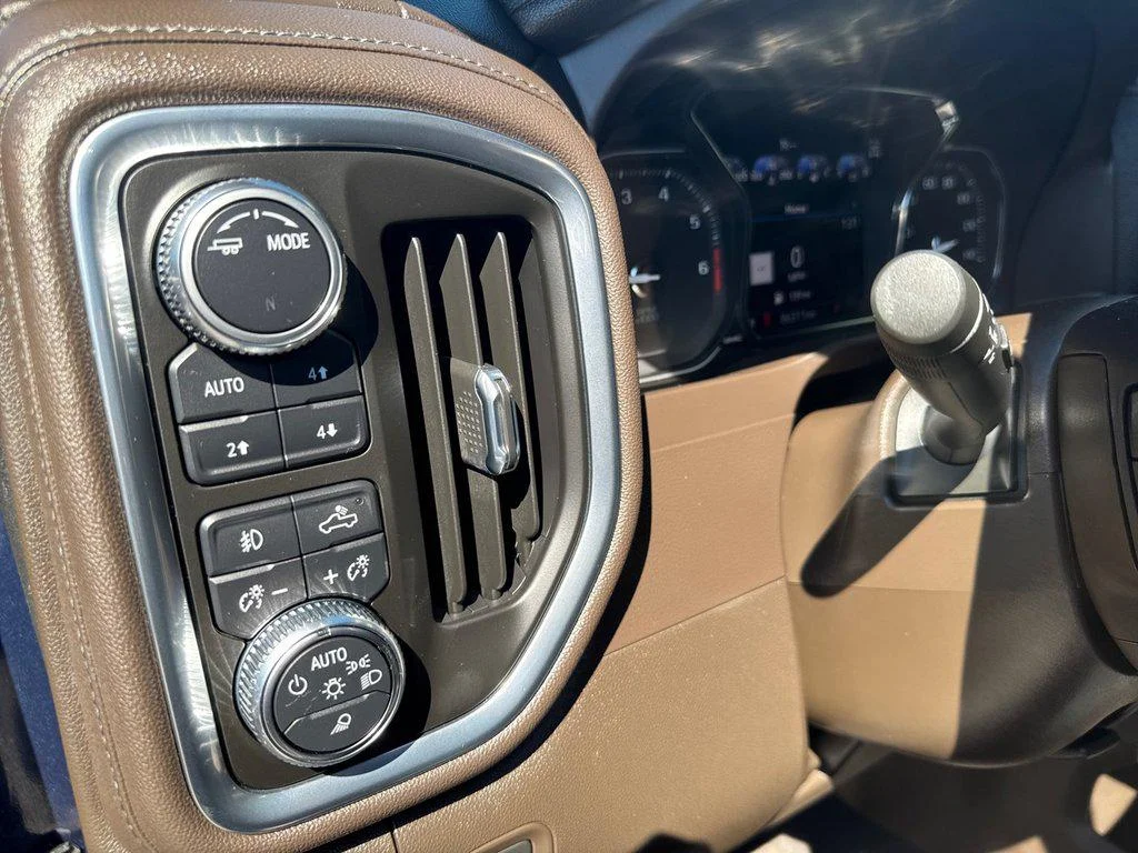 Used 2022 Pacific Blue Metallic GMC 
