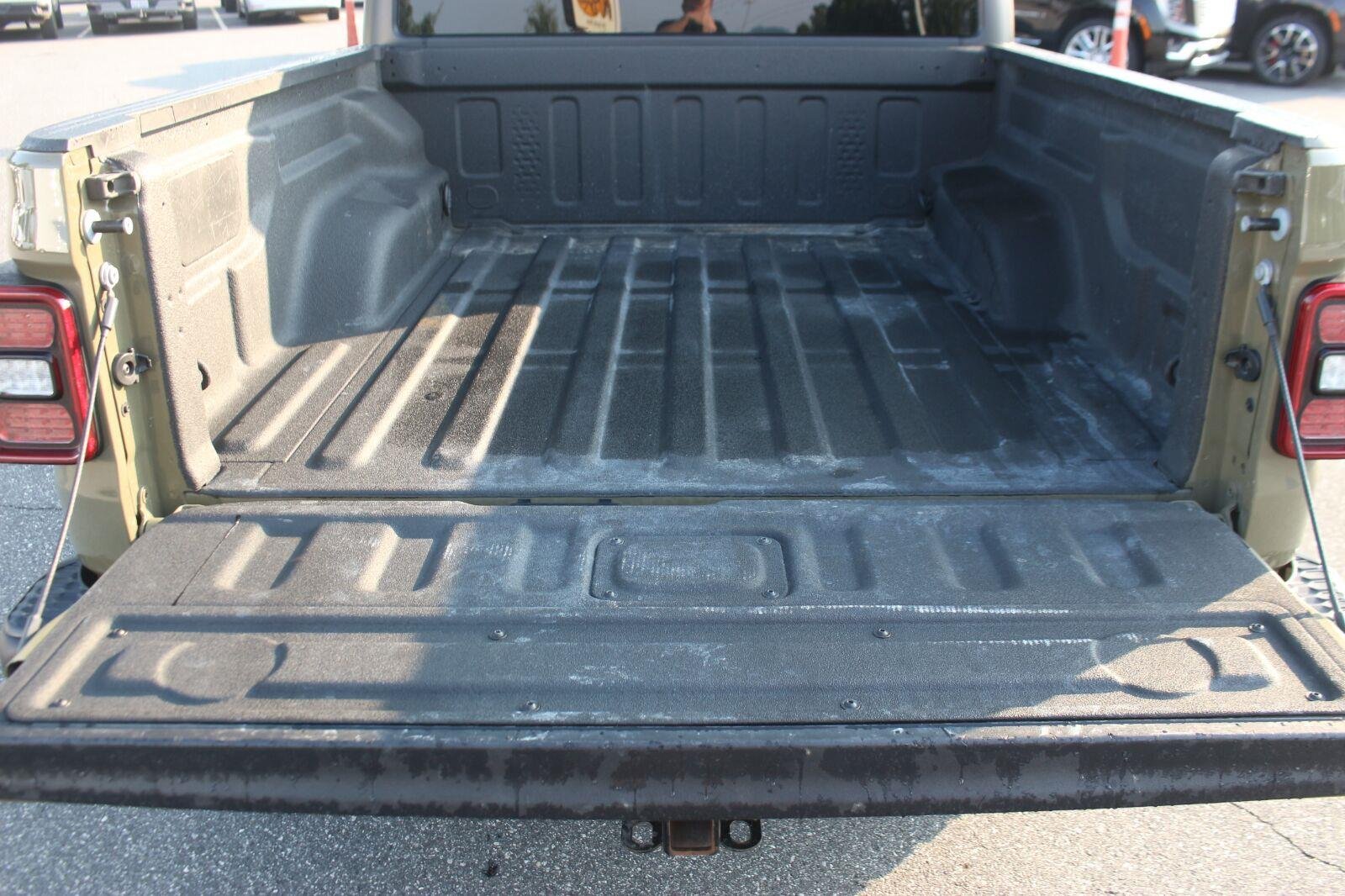 Used 2025 Green Jeep Rubicon image 12