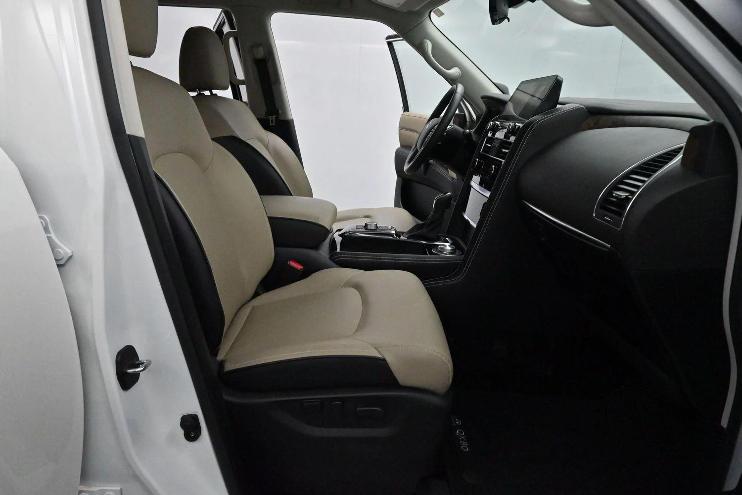 Used 2023 Moonstone White INFINITI PREMIUM SELECT image 40