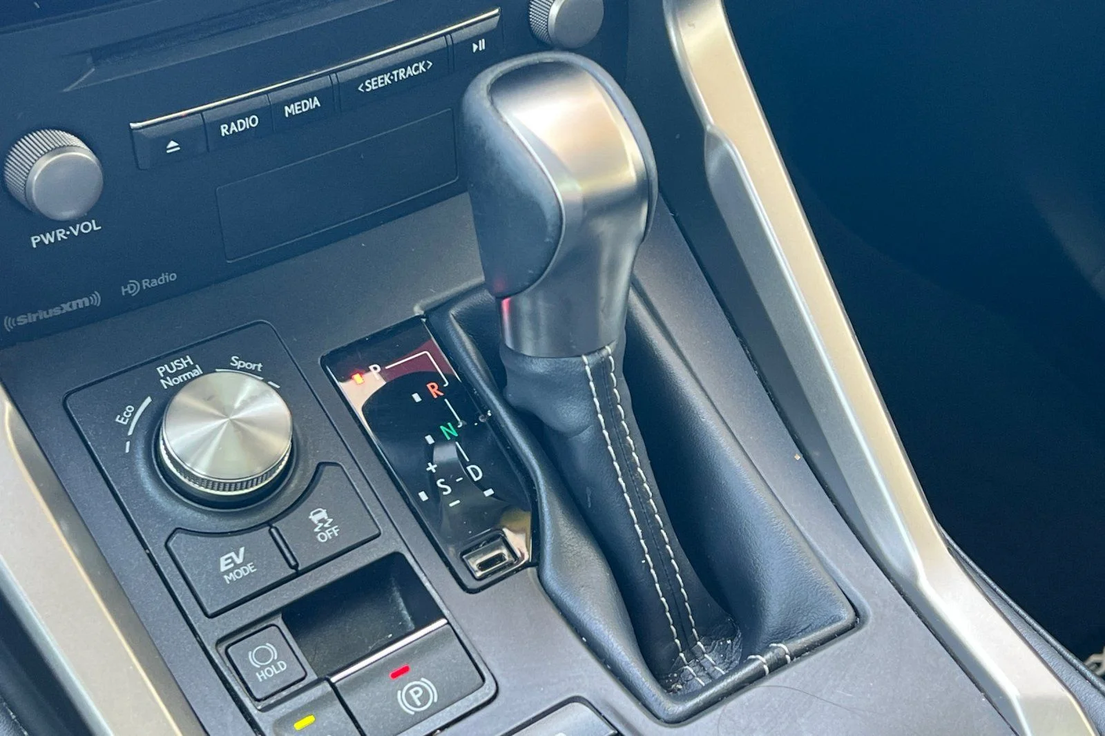 Used 2019 Silver Lexus 300h image 22