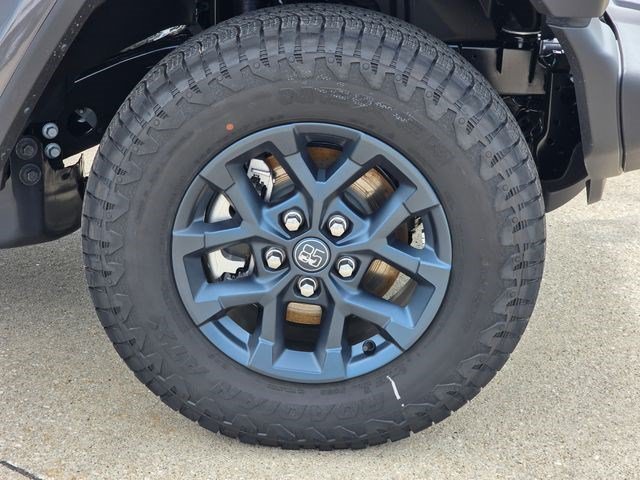 New 2026 Granite Crystal Metallic Clearcoat Jeep 85th Anniversary image 9