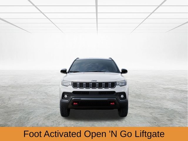 New 2026 Bright White Clear-Coat Exterior Paint Jeep Trailhawk image 7