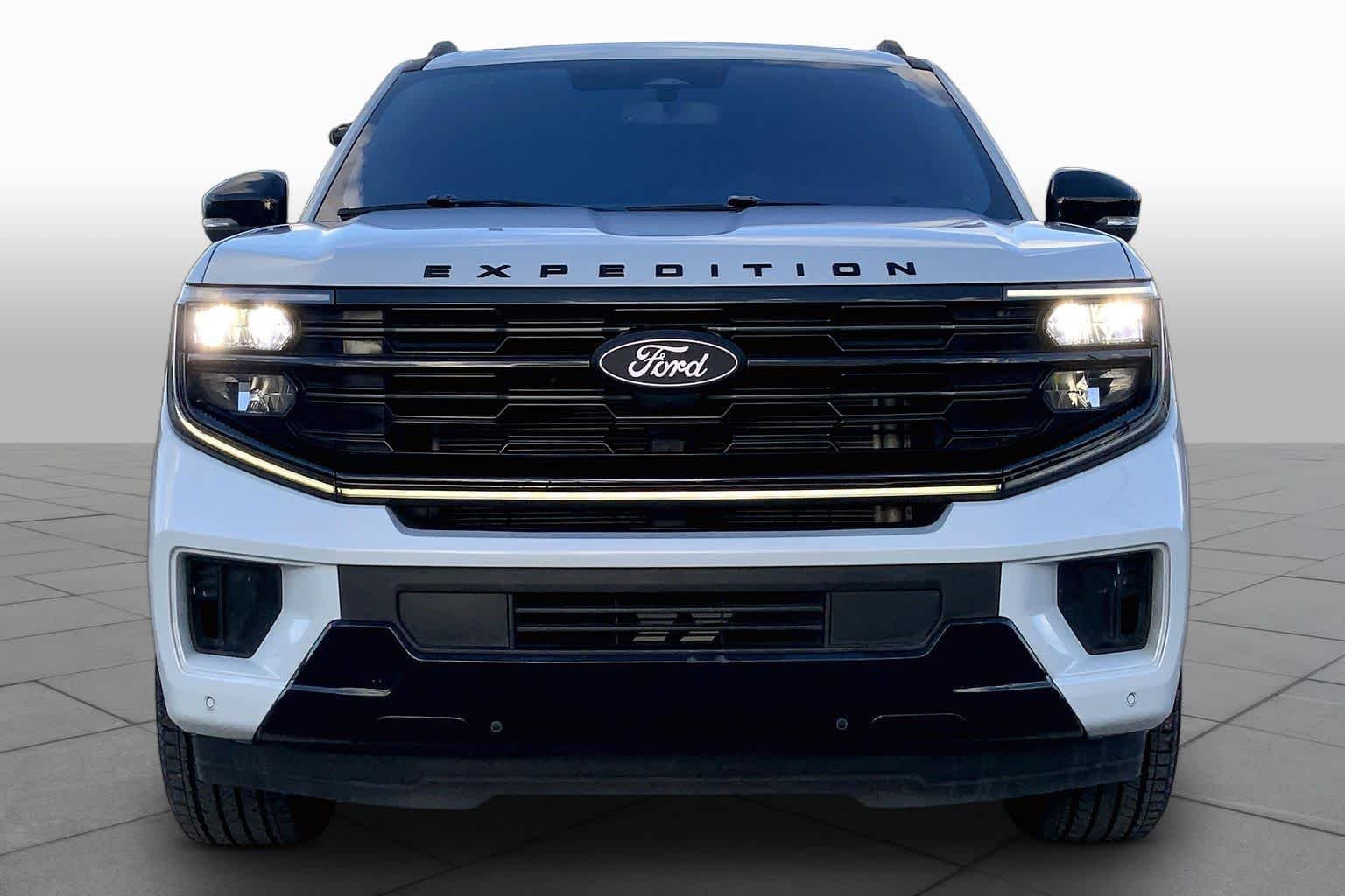 Used 2025 Space Silver Ford Platinum image 4