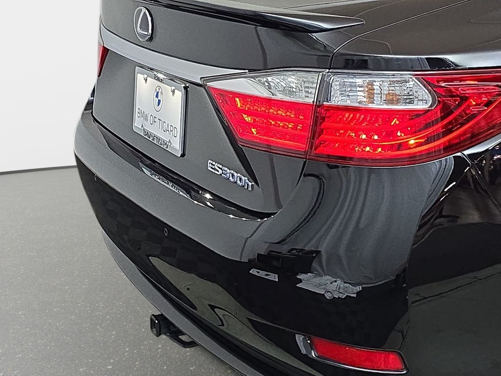 Used 2015 Obsidian Lexus 300h image 33