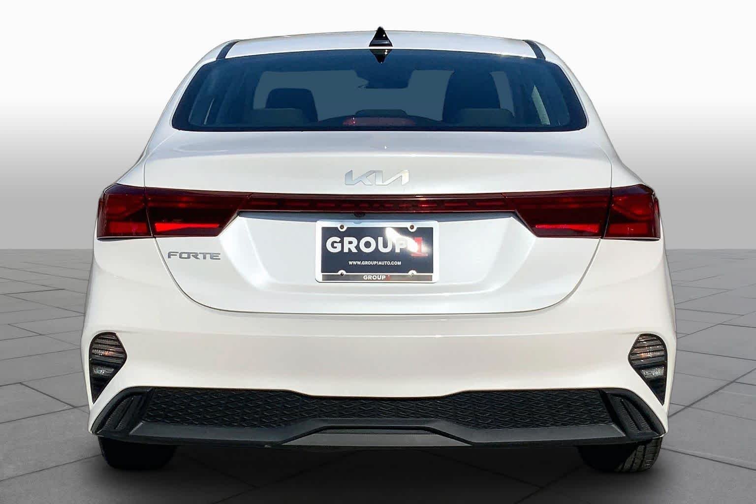 Used 2023 Snow White Pearl Kia LXS image 5