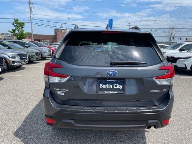 Used 2023 Gray Metallic Subaru Premium image 6