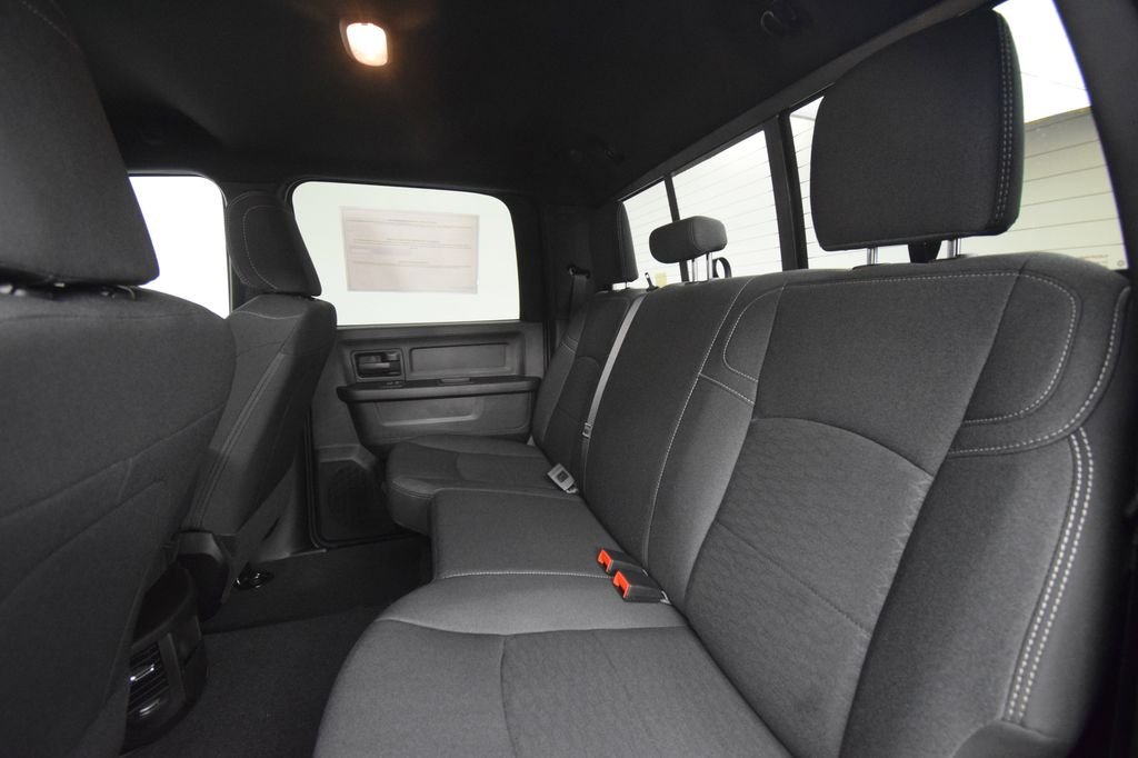 New 2026 Diamond Black Crystal Pearl-Coat Exterior Paint RAM Tradesman image 34
