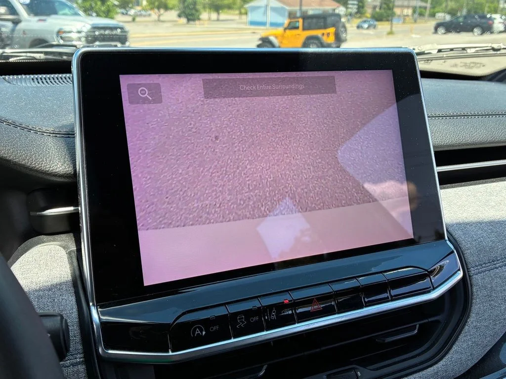 Used 2024 White Jeep Latitude image 25
