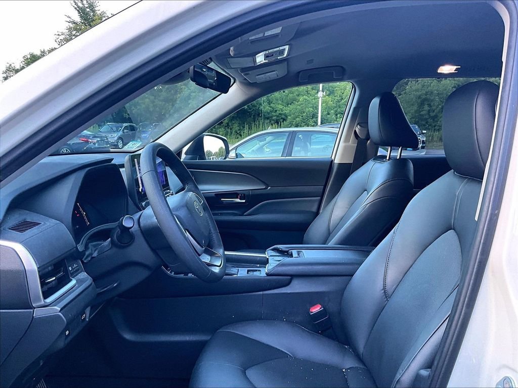 Used 2024 White Toyota XLE image 4
