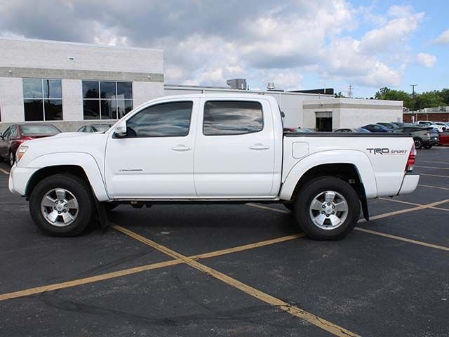 Used 2015 Super White Toyota  image 7