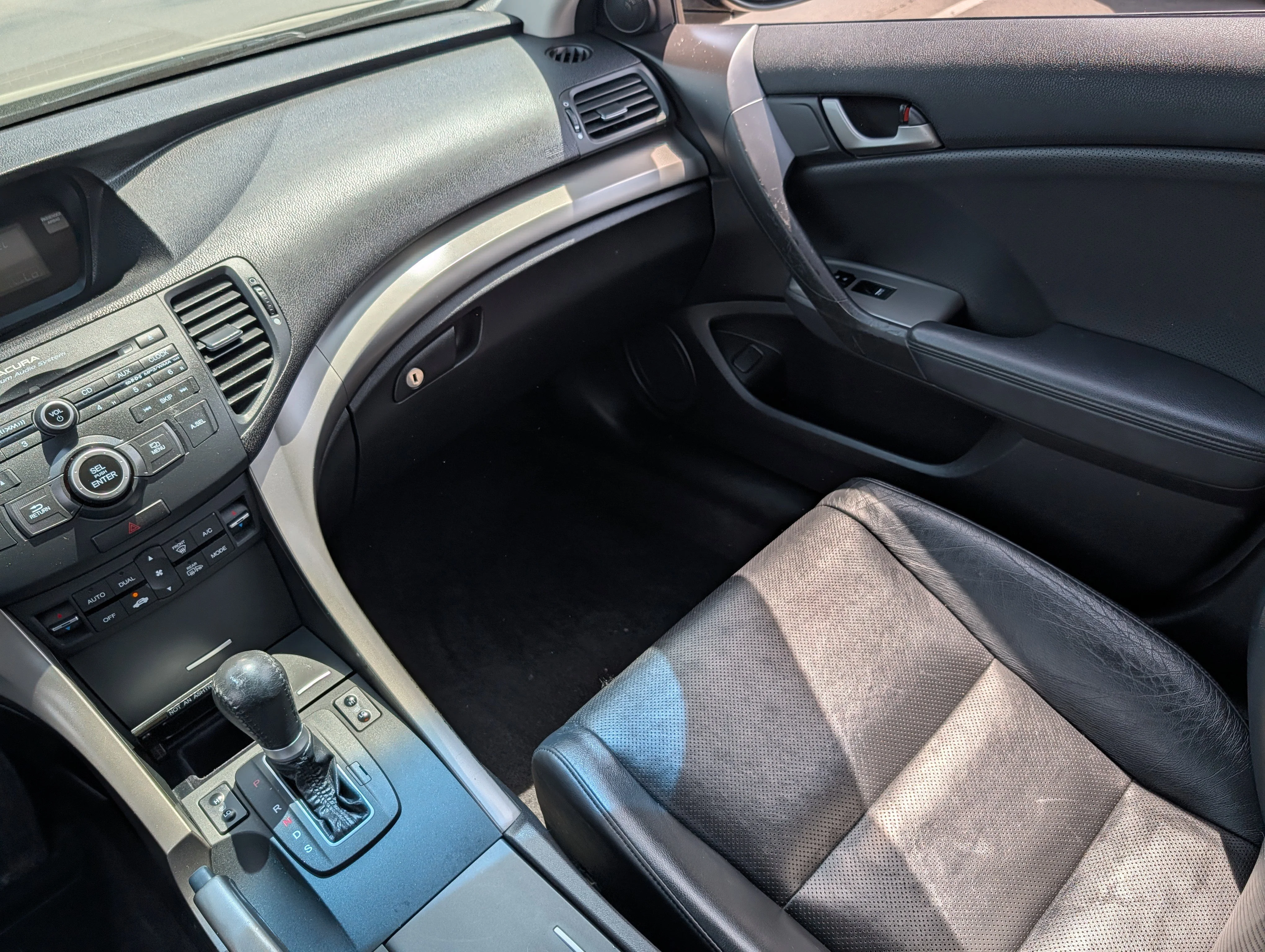 Used 2010 Palladium Metallic Acura  image 11