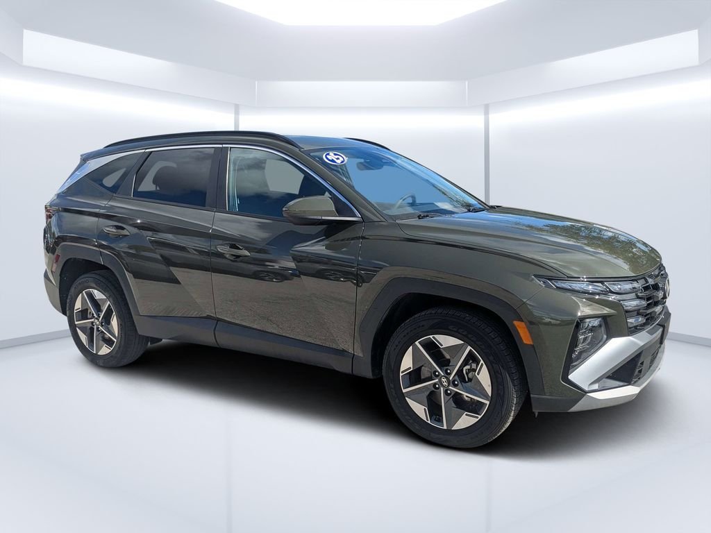 Used 2025 Green Hyundai SEL image 1