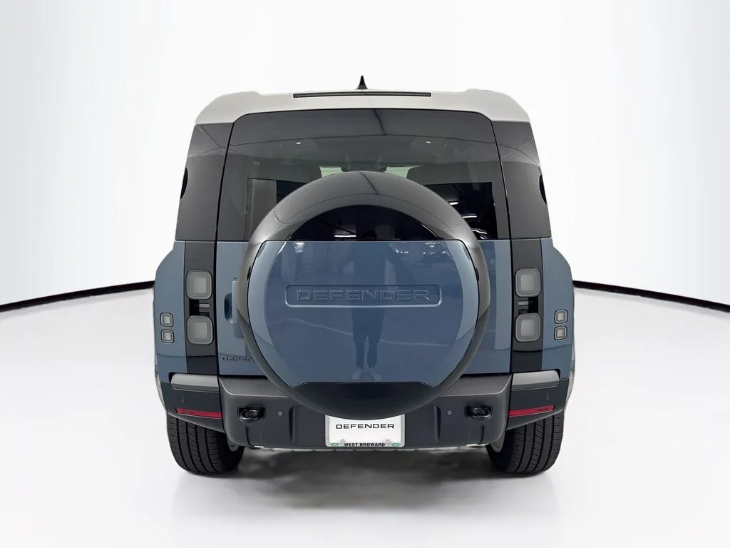 New 2026 Tasman Blue Land Rover X-Dynamic SE image 6