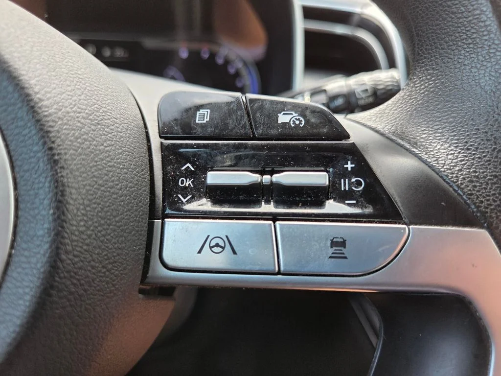 Used 2023 White Hyundai SEL image 14