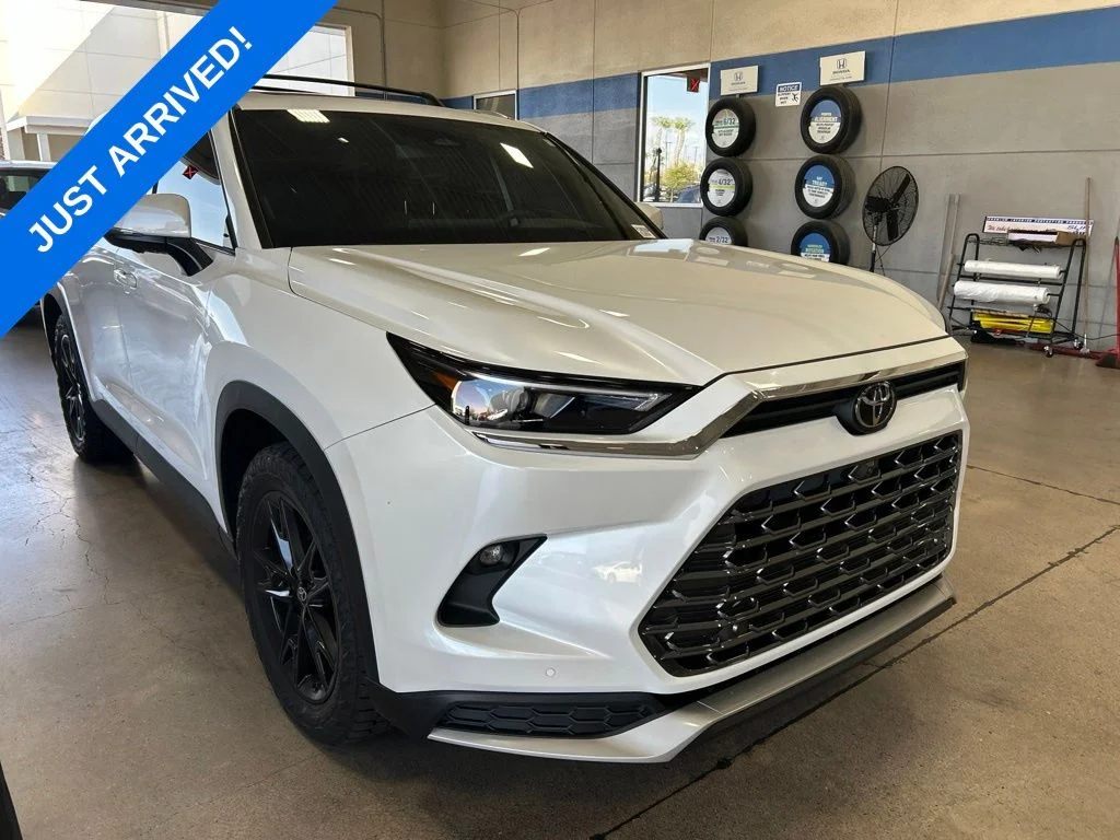 Used 2026 Pearl Toyota MAX Platinum image 2