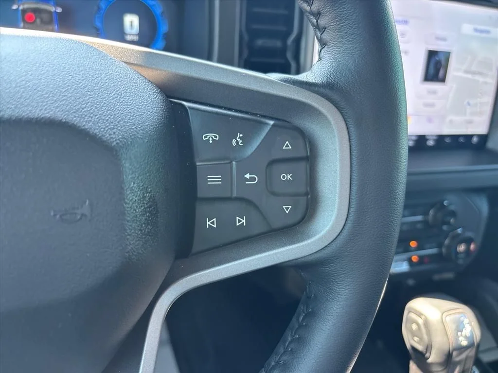 Used 2025 White Ford Badlands image 28