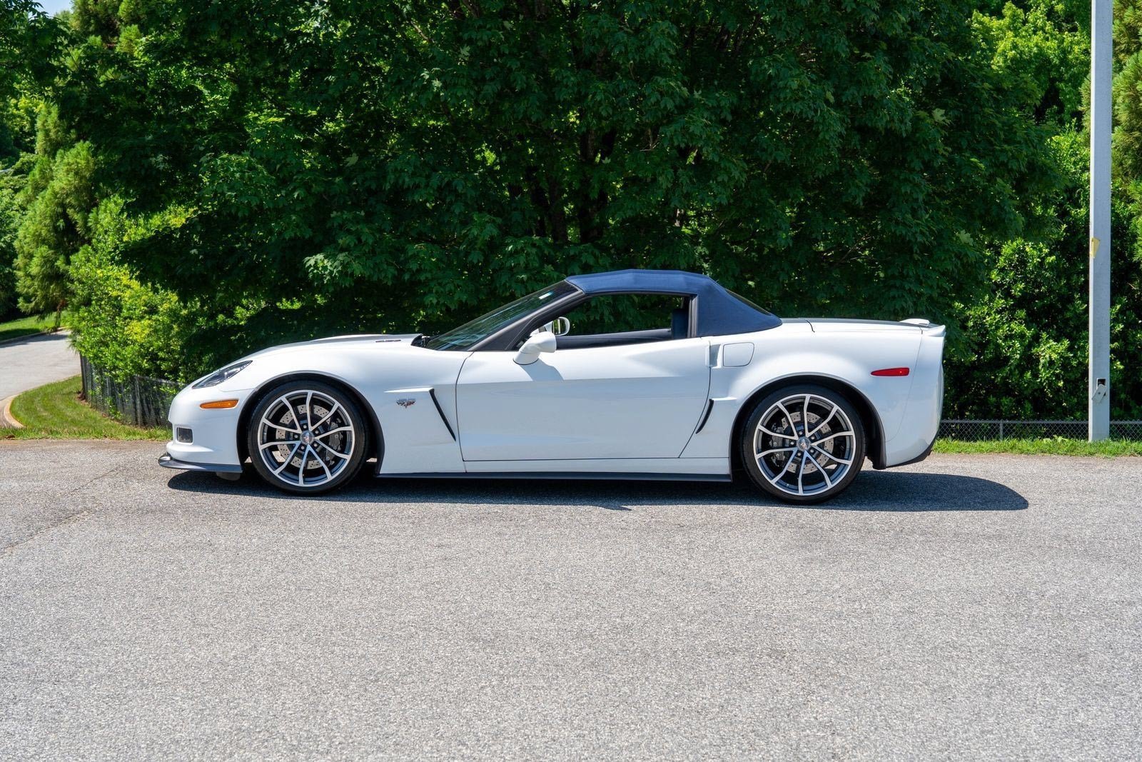 Used 2013 Arctic White Chevrolet 427 1SC image 4