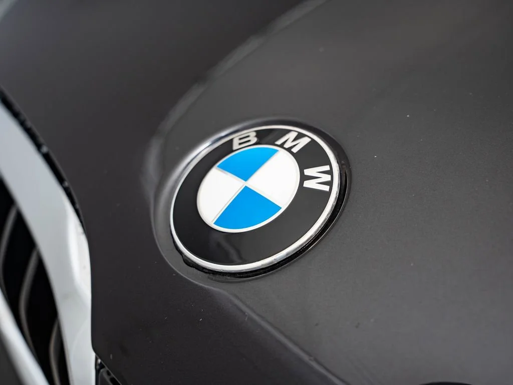 Used 2019 Dark Graphite Metallic BMW xDrive30i image 3