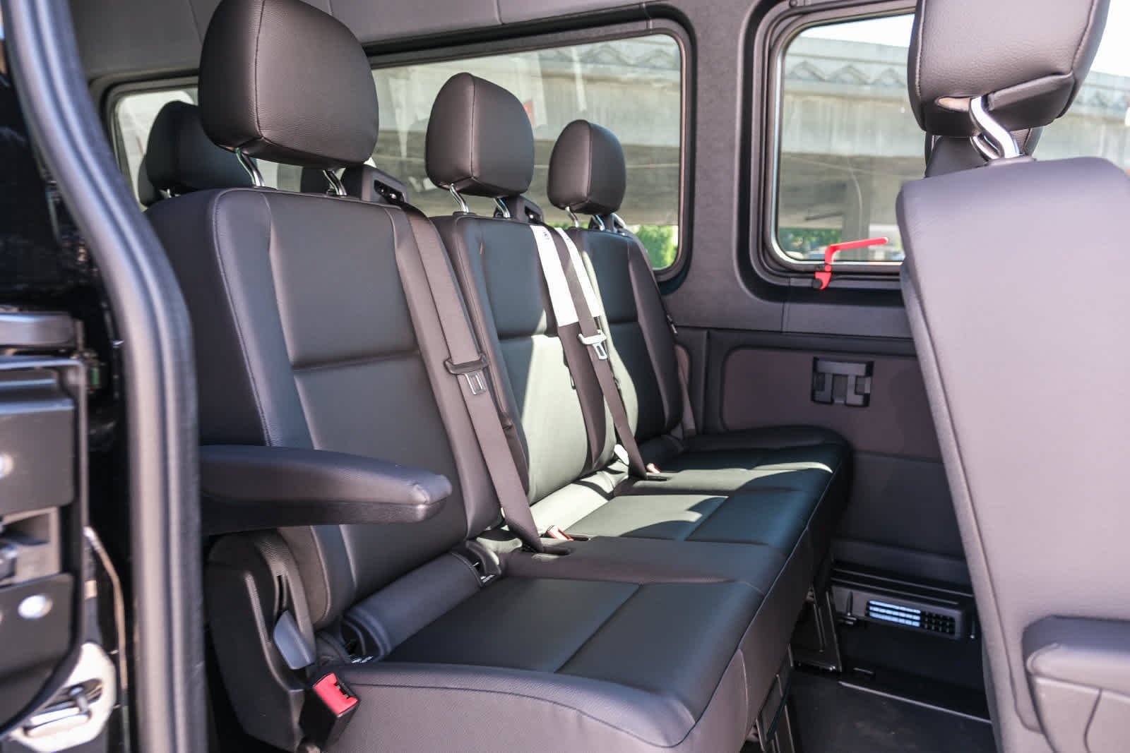 New 2026 Obsidian Black Metallic Mercedes-Benz Passenger 170 WB High Roof RWD 2.0L 4-Cylinder image 25