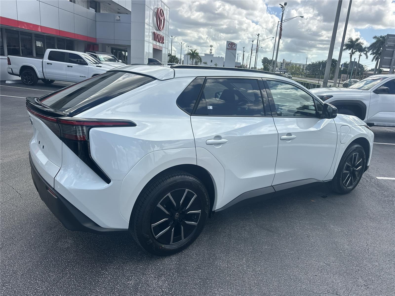 Used 2026 Wind Chill Pearl TOYOTA  image 6