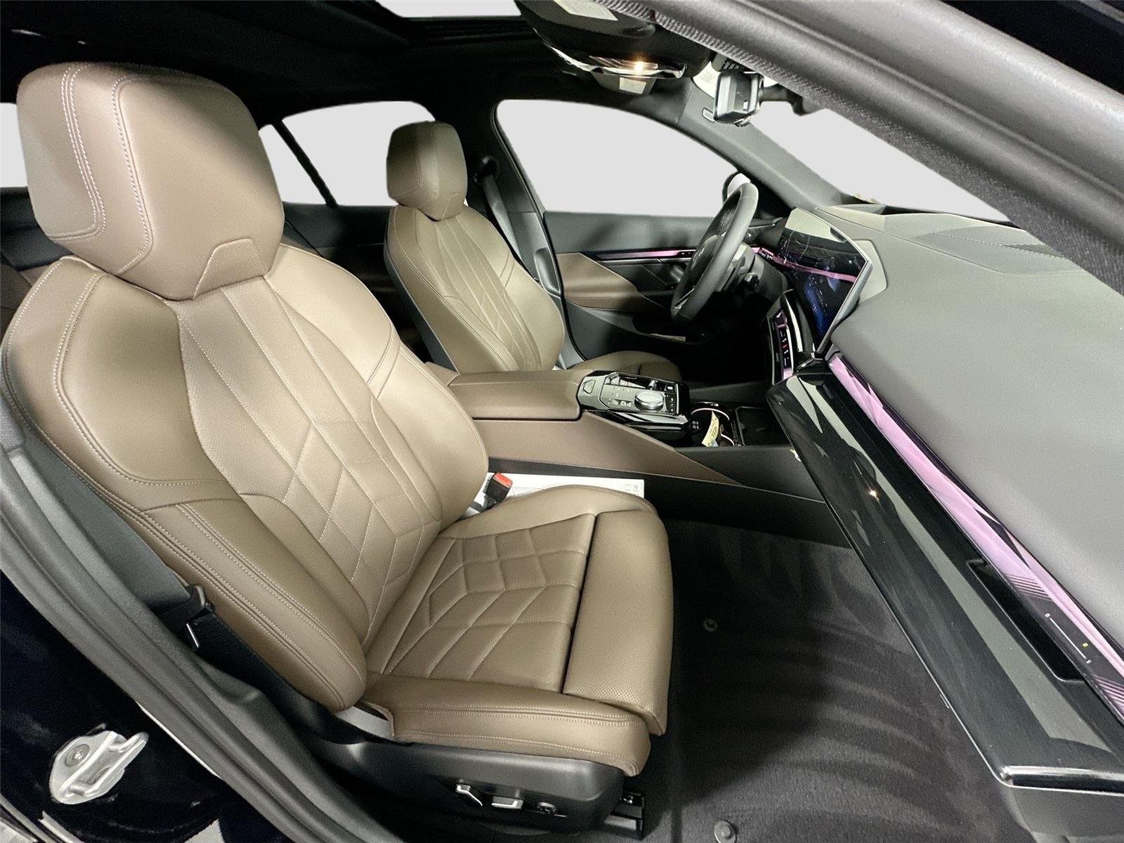 New 2026 Carbon Black Metallic BMW 530i xDrive image 30