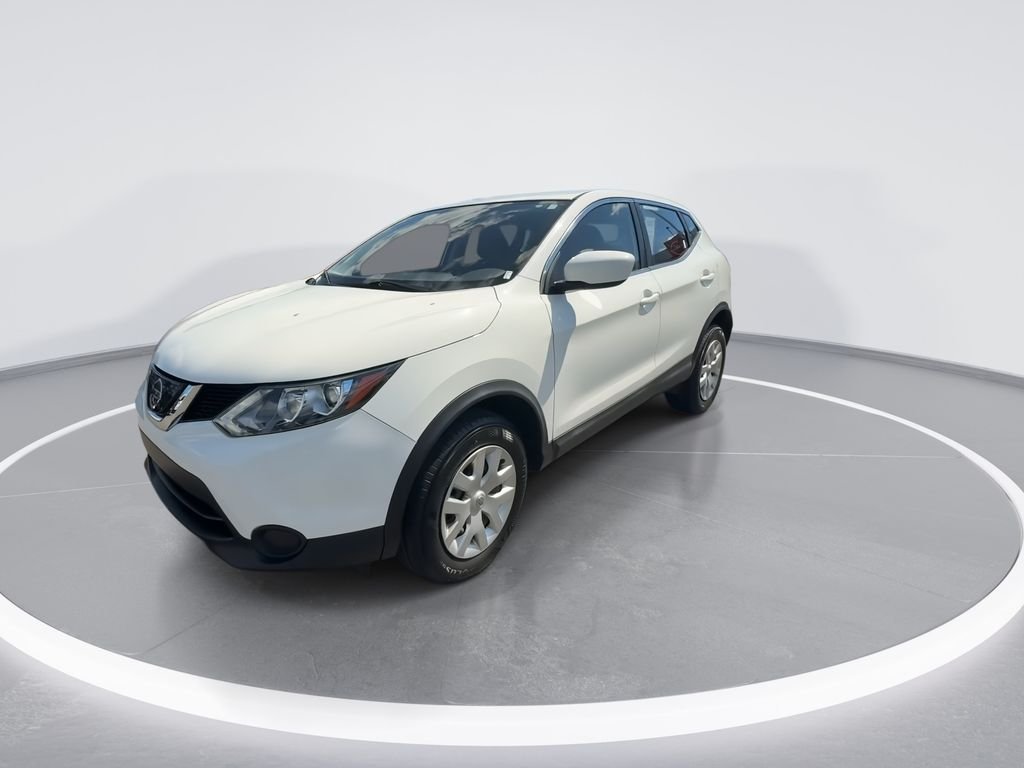 Used 2018 White Nissan S image 4