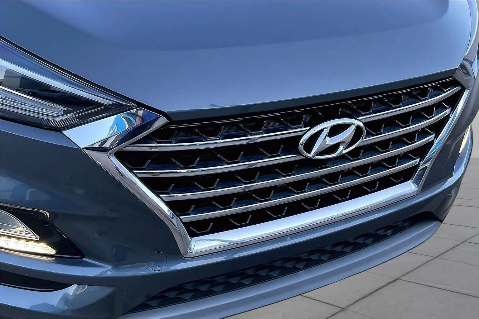 Used 2019 Coliseum Gray Hyundai Limited image 28