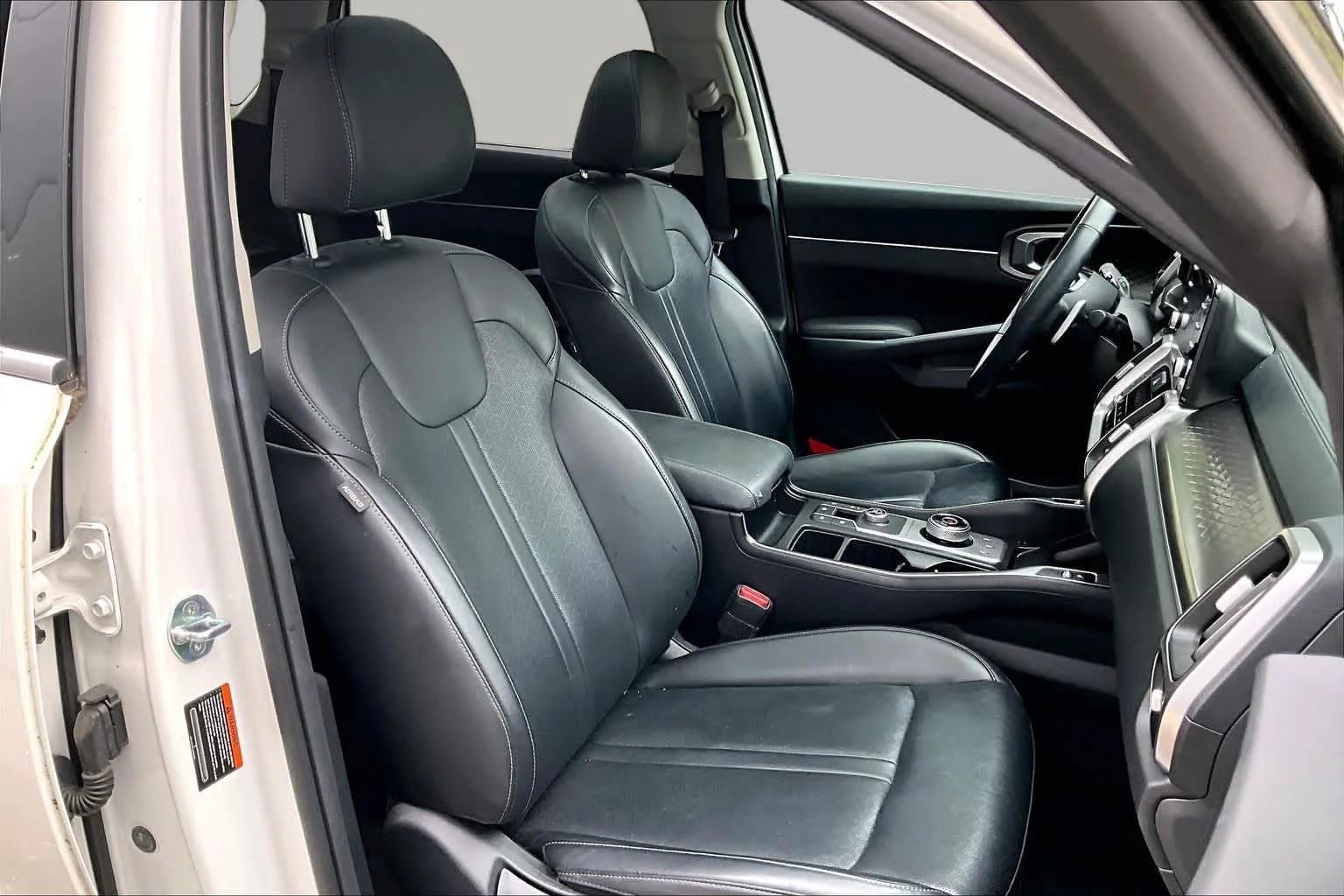 Used 2021 Snow White Pearl Kia EX image 8
