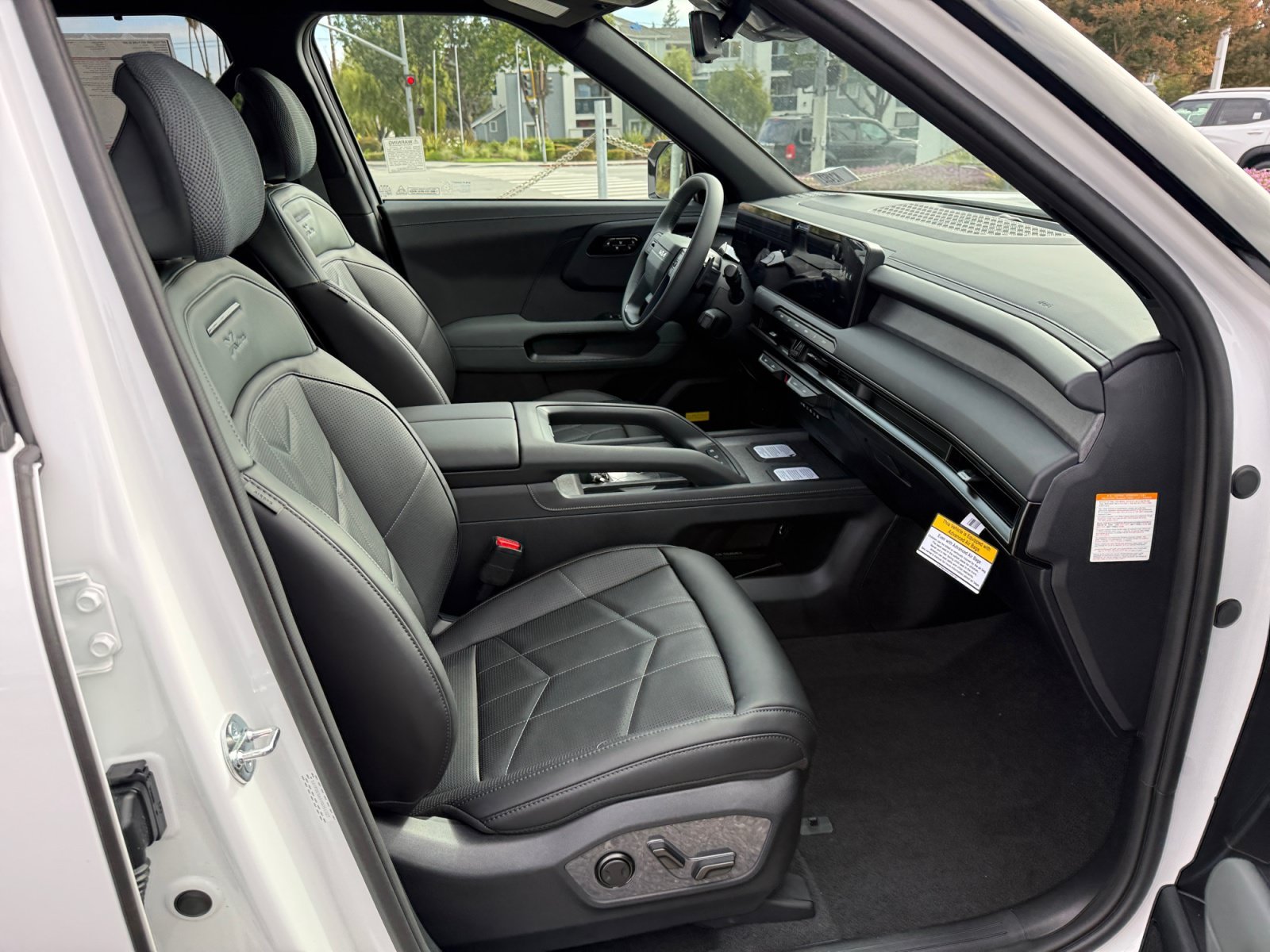New 2027 Glacial White Pearl Kia X-LINE SX image 20