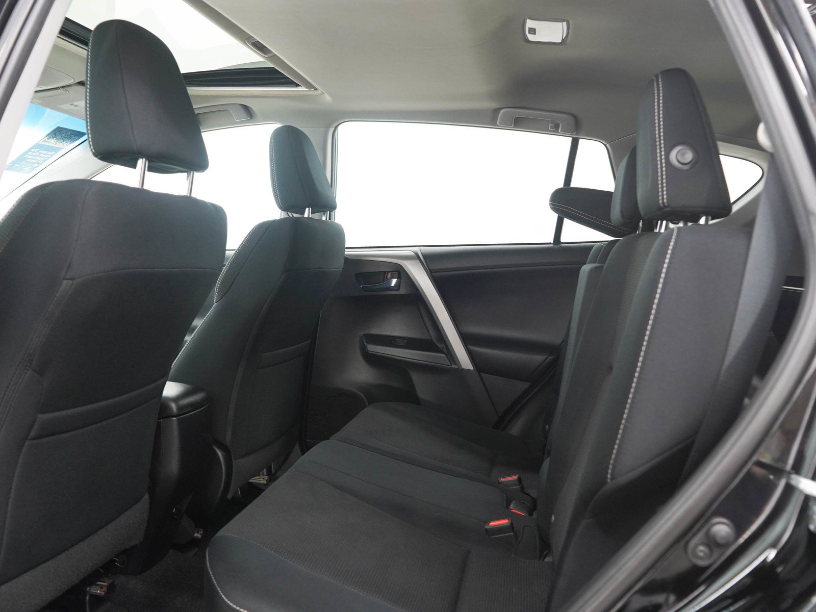 Used 2016 Black Toyota AWD 4dr XLE image 16