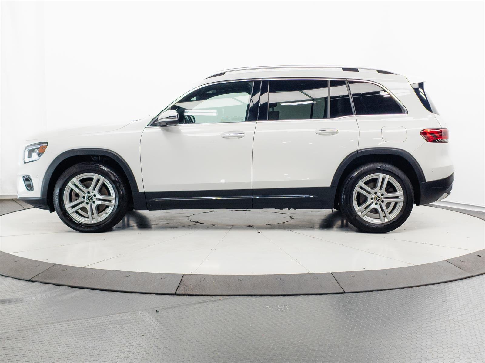 Used 2021 White Mercedes-Benz GLB 250 image 8
