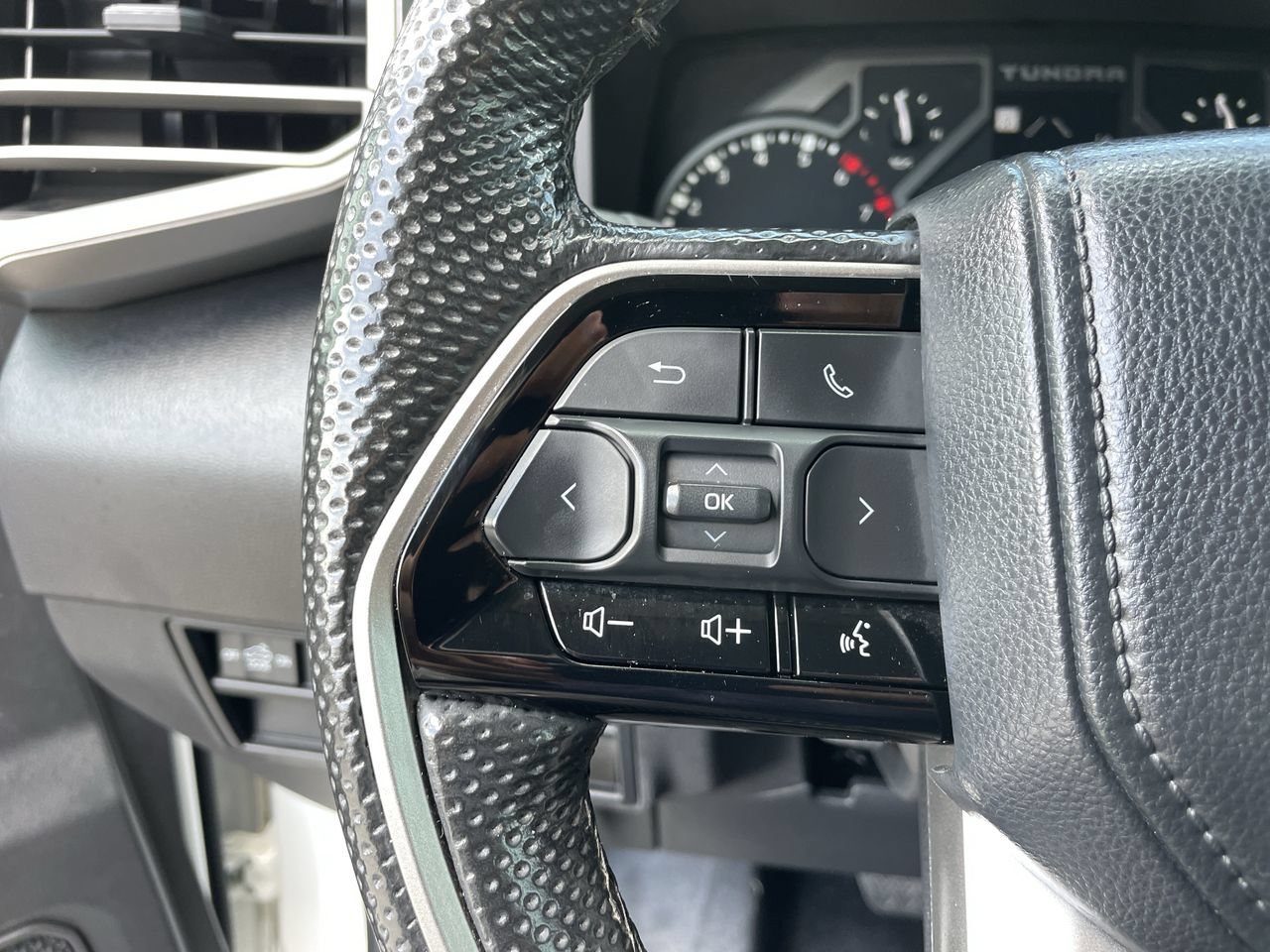 Used 2024 Ice Toyota SR5 image 27