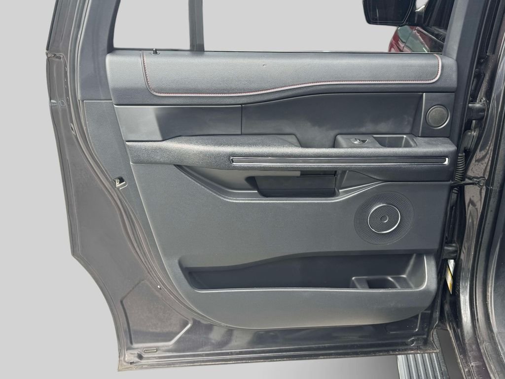 Used 2022  Ford Limited image 11