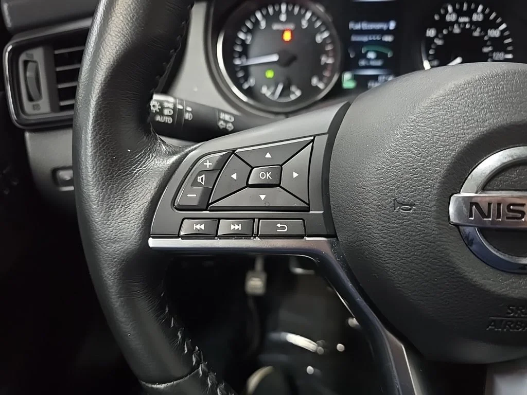 Used 2017 Black Nissan SL image 22