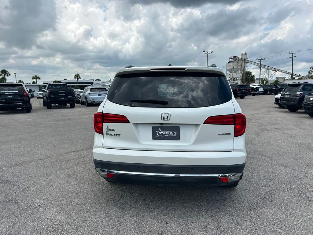 Used 2017  Honda Touring image 9