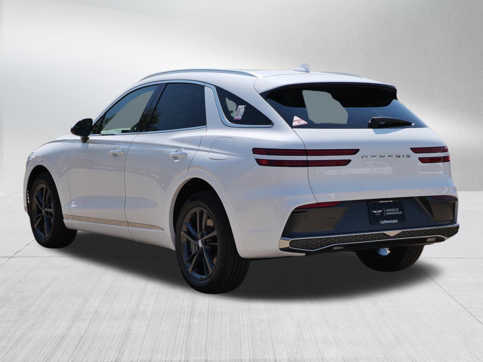 New 2027 Uyuni White Genesis 2.5T Select image 2