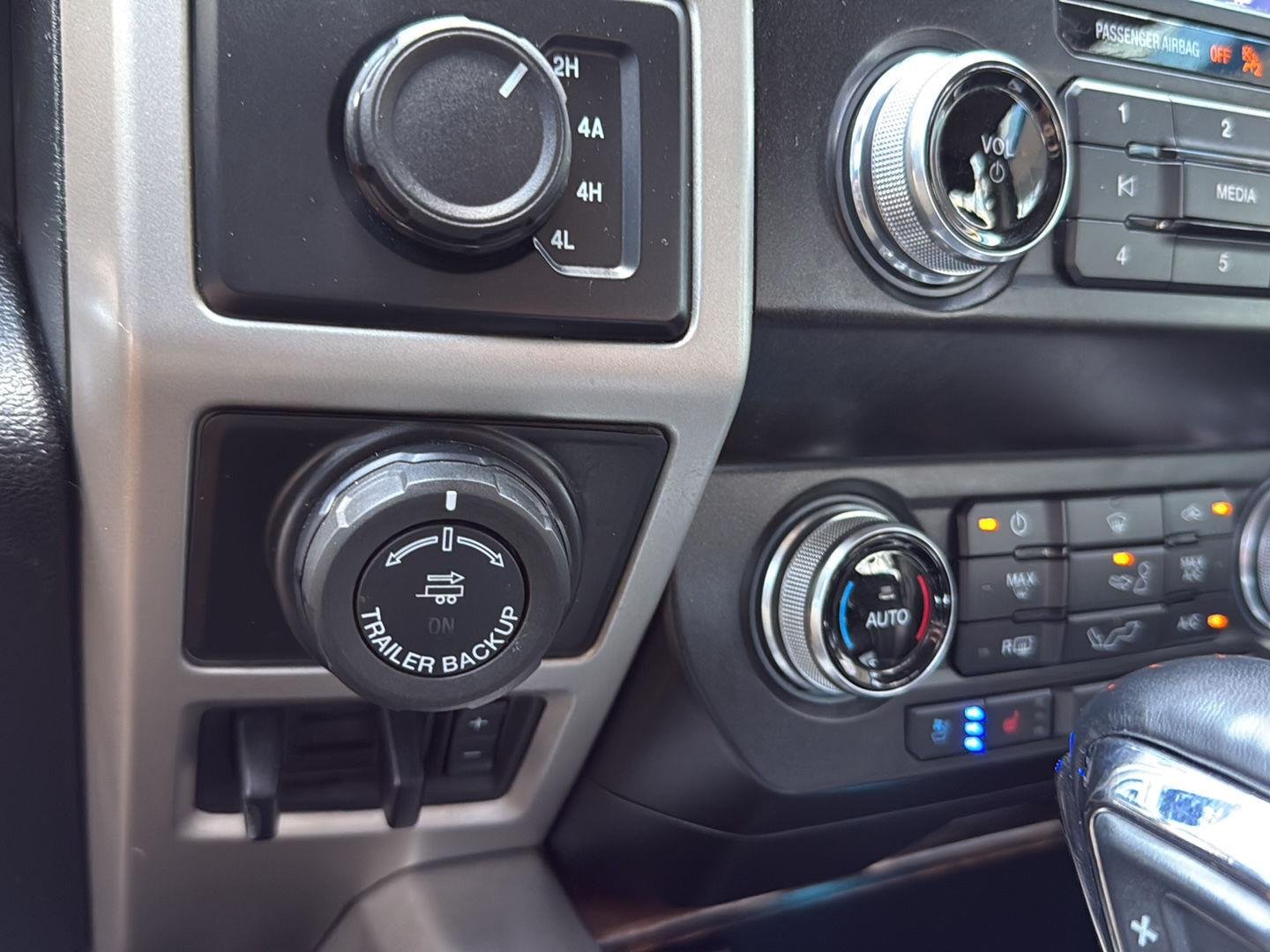 Used 2020 Agate Black Metallic Ford LARIAT image 24